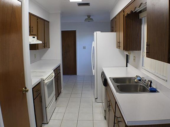4th image of 11805 Watts Ct