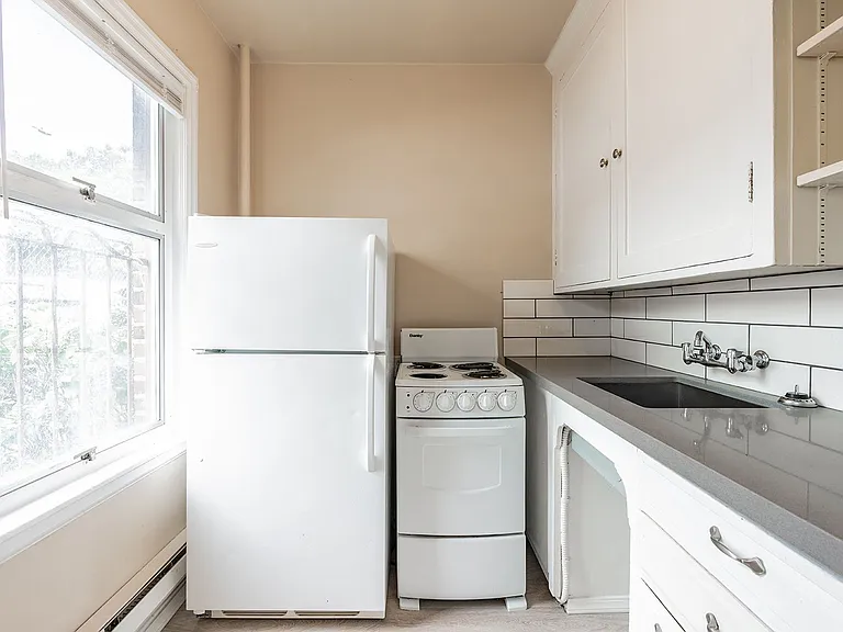 Spacious Units in a Vintage Brick Building- Walk to Seattle Center, Shops,and Restaurants! — Photo 7