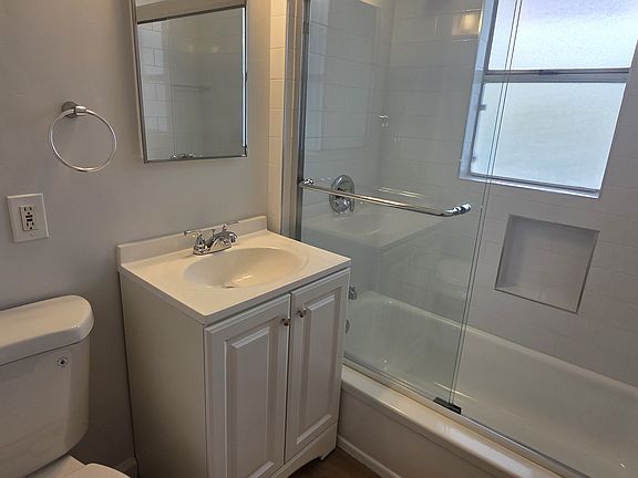 4th image of 2717 W Clark Ave #A