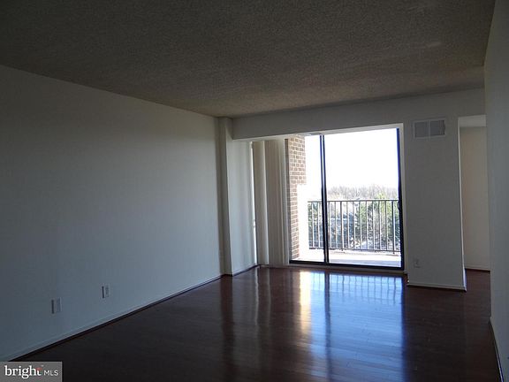 4th image of 2311 Pimmit Dr APT 1012
