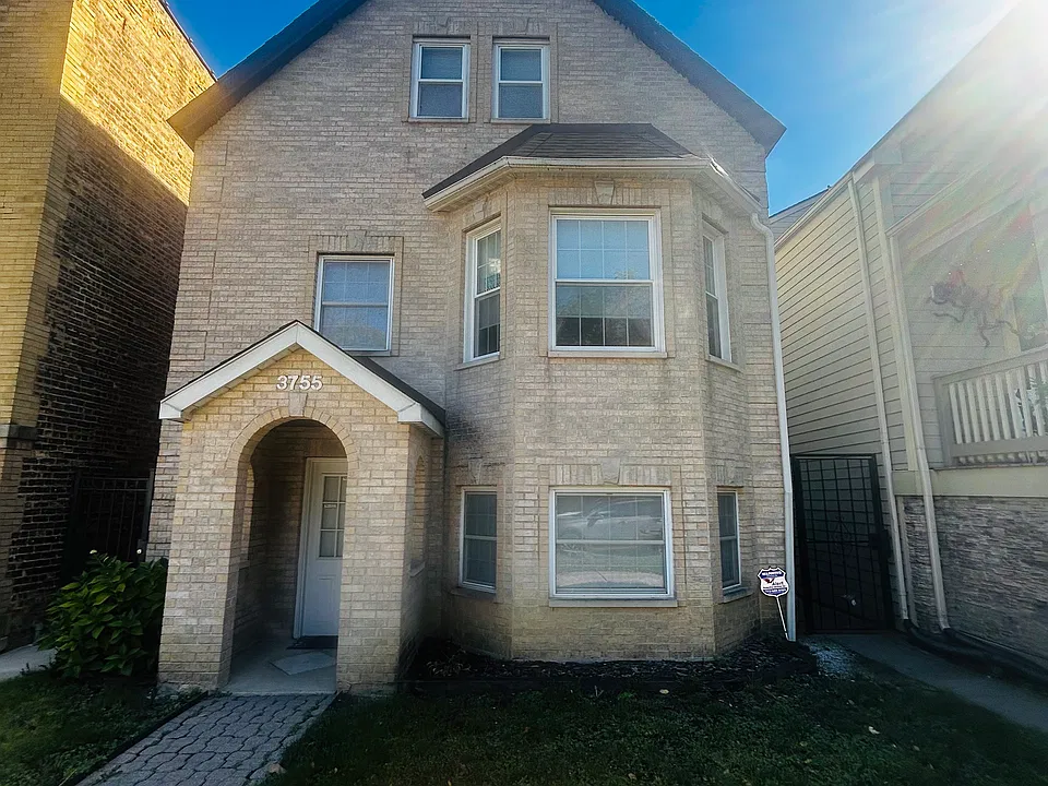 3755 N Christiana Ave #2