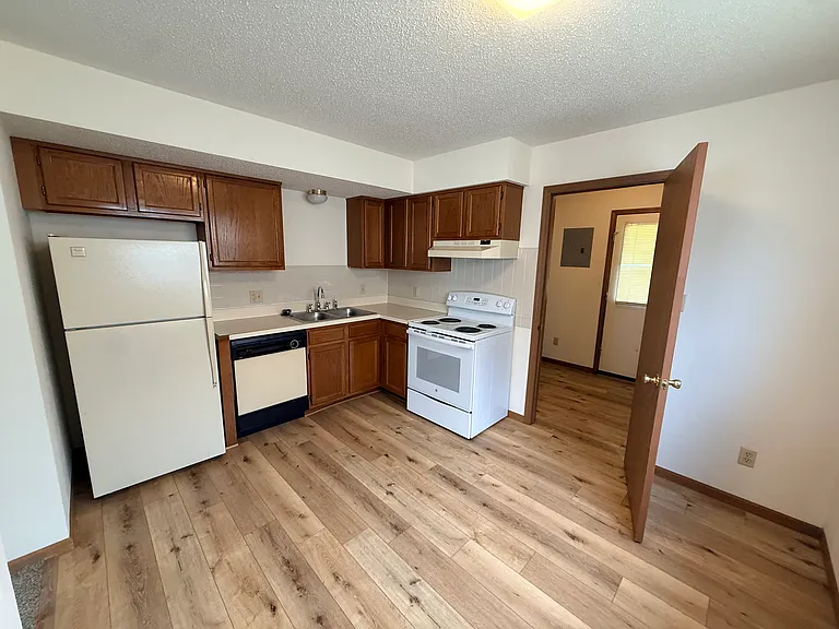 2 bed, 1.0 bath, $850 — Photo 8