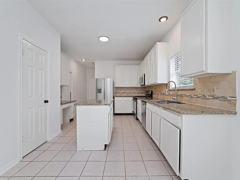 4211 Torrey Creek Ln — Photo 8