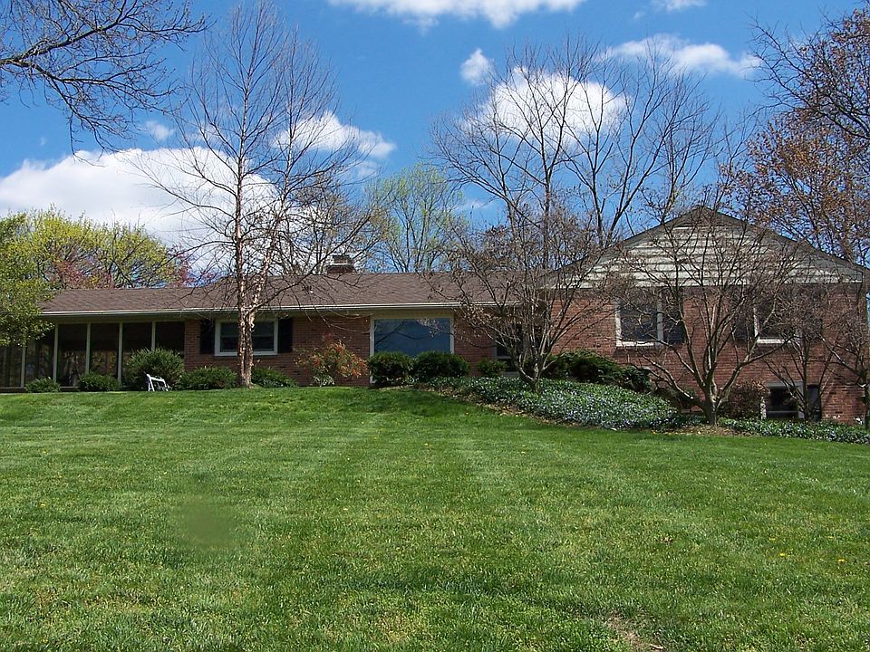 Sits well off the street.