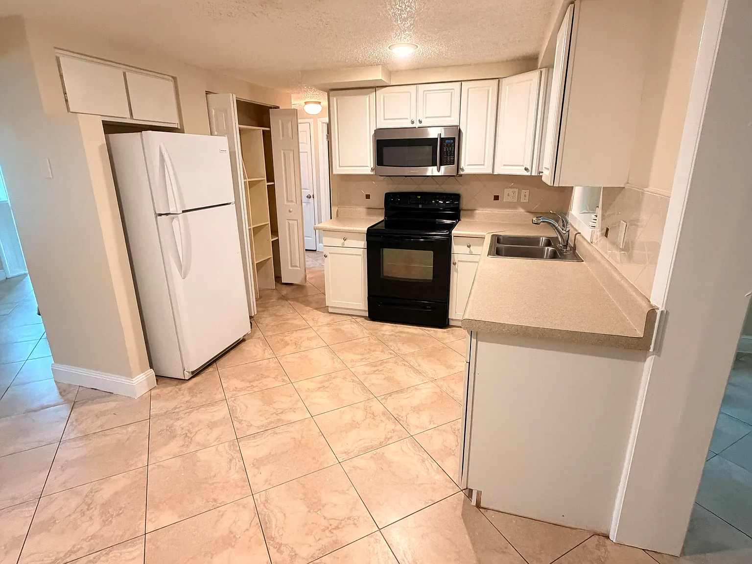 3 bed, 1.5 bath, 1269 sqft, $1,745 — Photo 3
