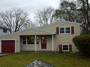 8604 W Sunset Dr, Wonder Lake, IL 60097