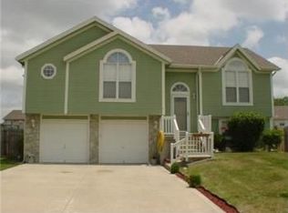 809 Shiloh Dr, Raymore, MO 64083