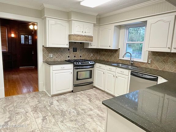 3rd image of 1203 N Avenue I