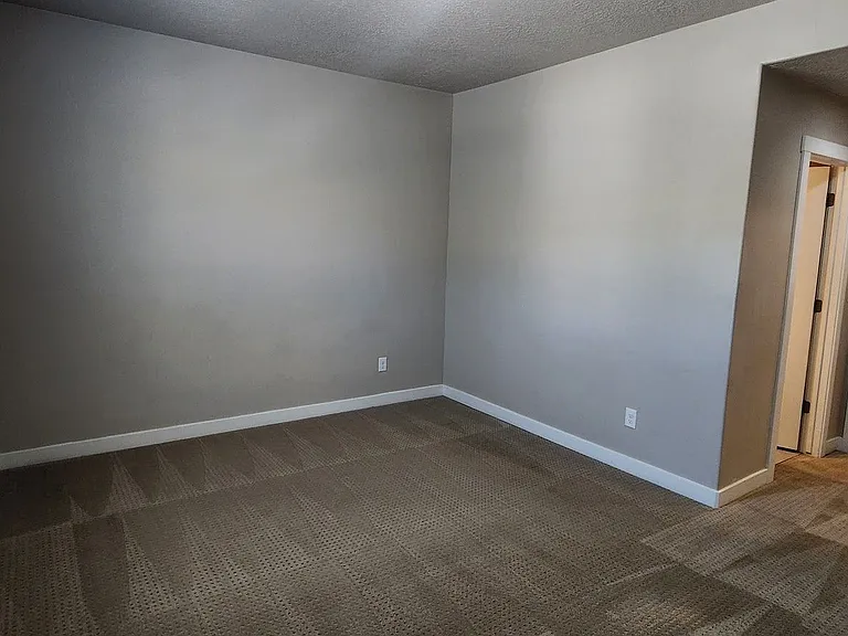 1255 N Main St — Photo 16