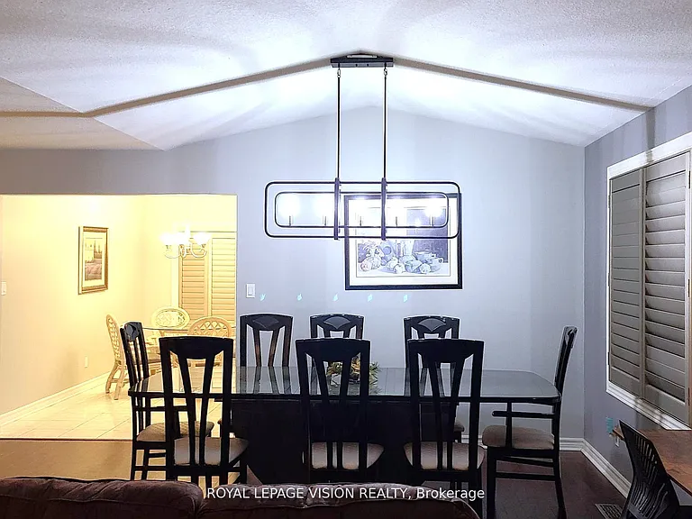 8001 Woodsview Cres #MAIN — Photo 3