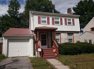 12 Hartlawn Rd, West Roxbury, MA 02132