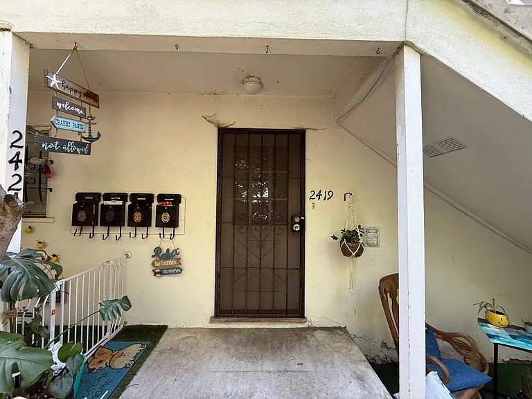 2415 1st Ave — Photo 6