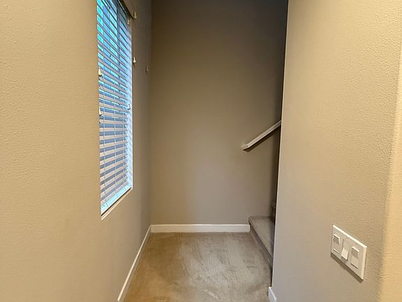 5th image of 12 Jenkins Dr