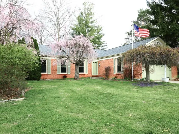 1202 Meadow Knoll Ct, Batavia, OH 45103