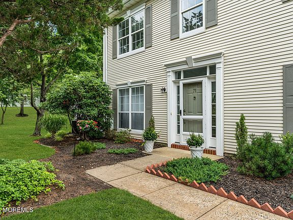 4th image of 71 S Manor Court
