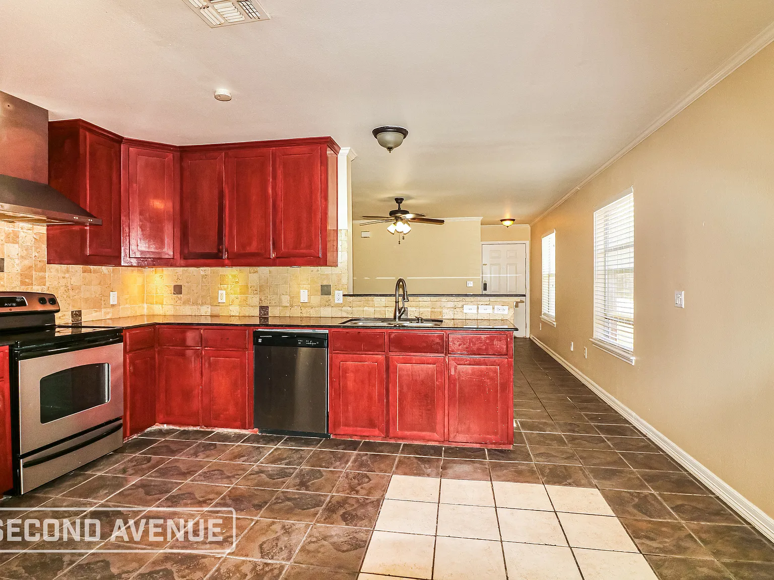 3 bed, 2.0 bath, 1594 sqft, $1,795 — Photo 4