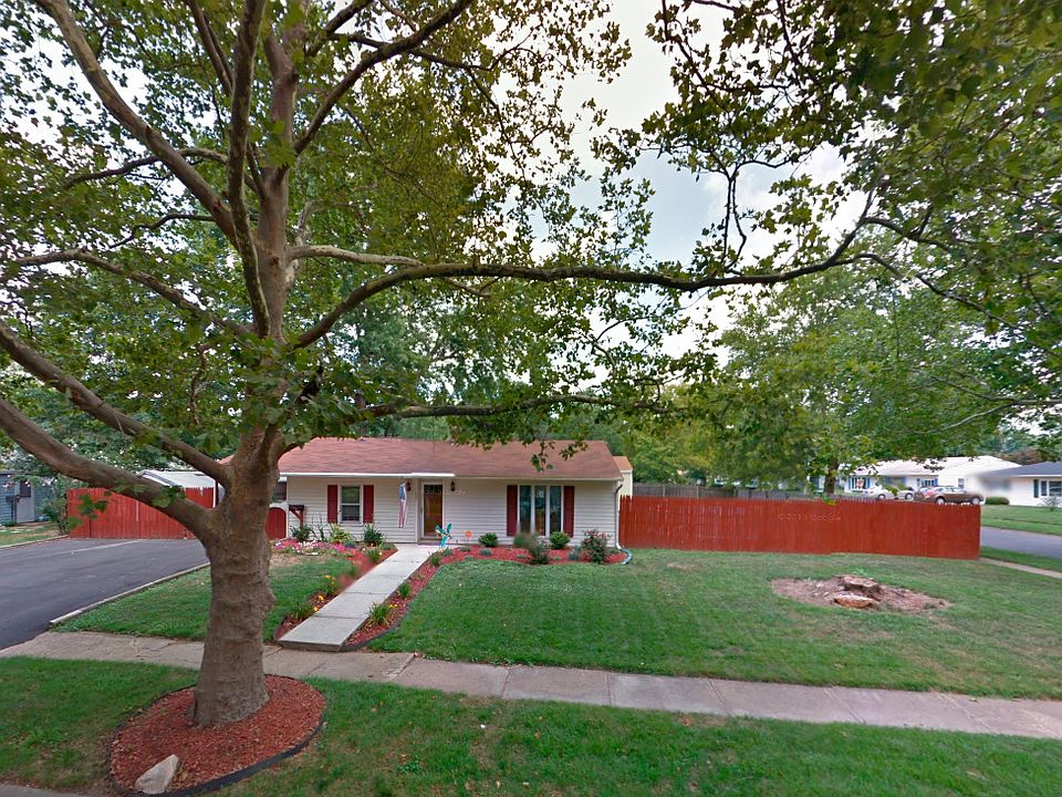1st image of 56 Chaucer Dr