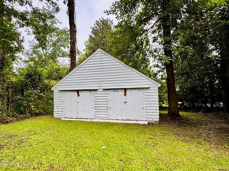 306 Wilson Ave — Photo 4