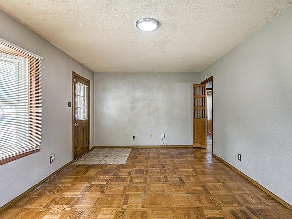 3rd image of 685 Saint Marie St