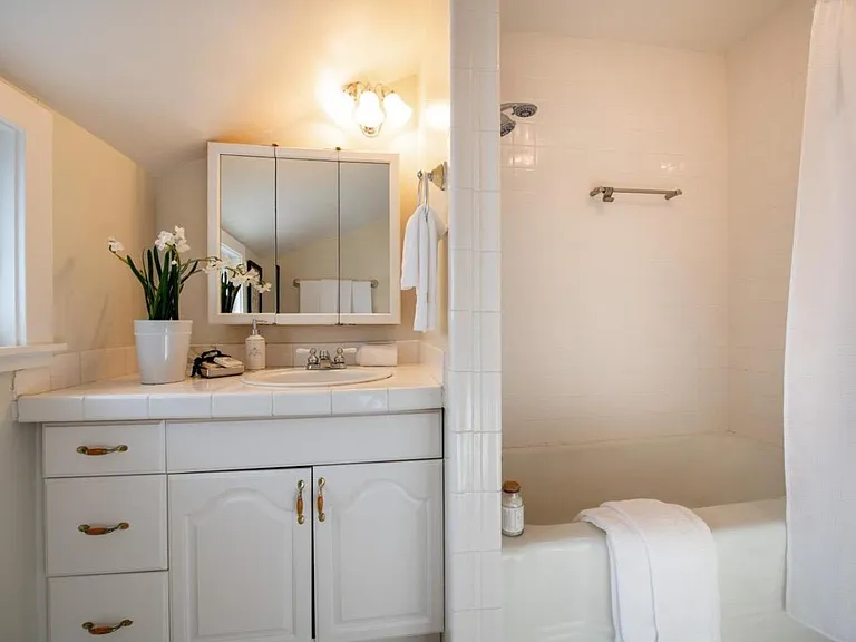 Upstair bathroom