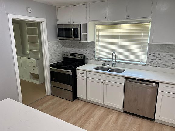 3rd image of 222 Cromwell Dr