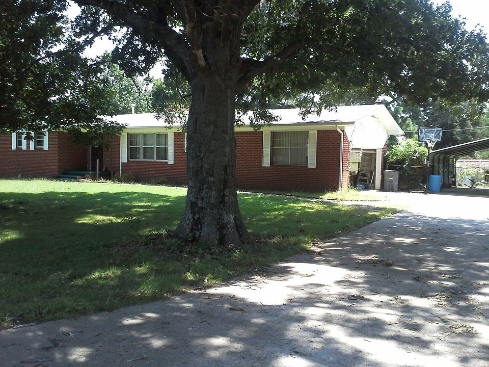 Front 2 car garage & carport