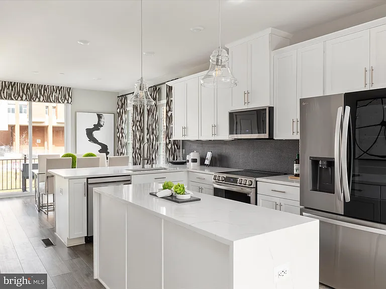 1341 Aspen NW — Photo 21