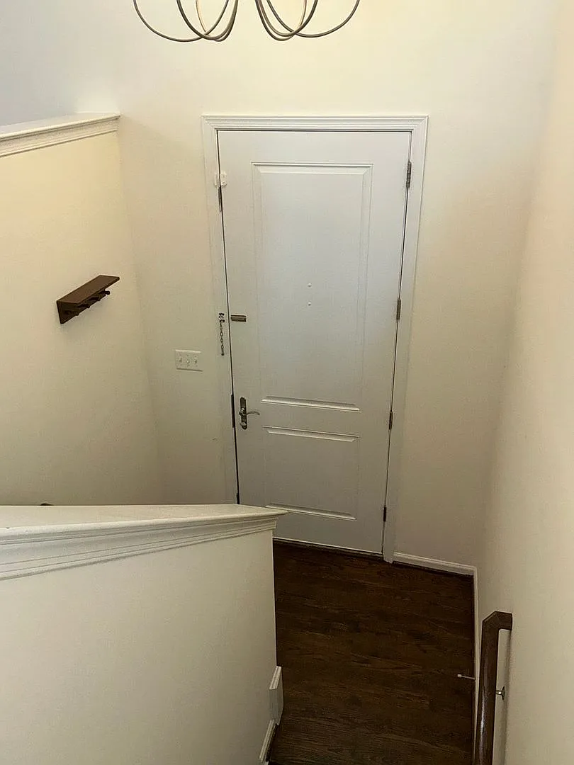 Spacious and very well maintained 3BR 3.5BA townhome with 2 car attached garage — Photo 2