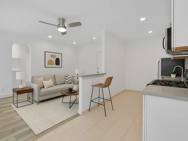 4 WEEKS FREE ON A 13 MONTH LEASE — Photo 16