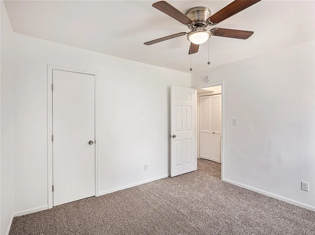 2 bed, 900 sqft, $1,400 — Photo 3