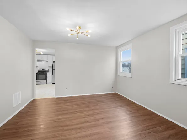 173 Mallory Avenue image 7 of 13