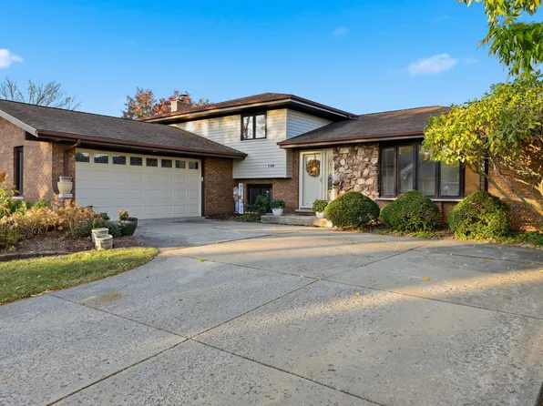 7104 Kidwell Rd, Downers Grove, IL 60516