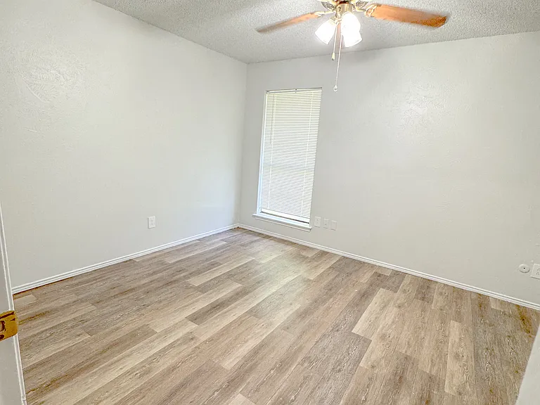 6901 W Cleburne Rd #6901 — Photo 5