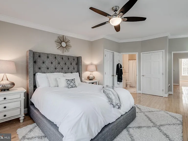 142 W Clement St — Photo 13