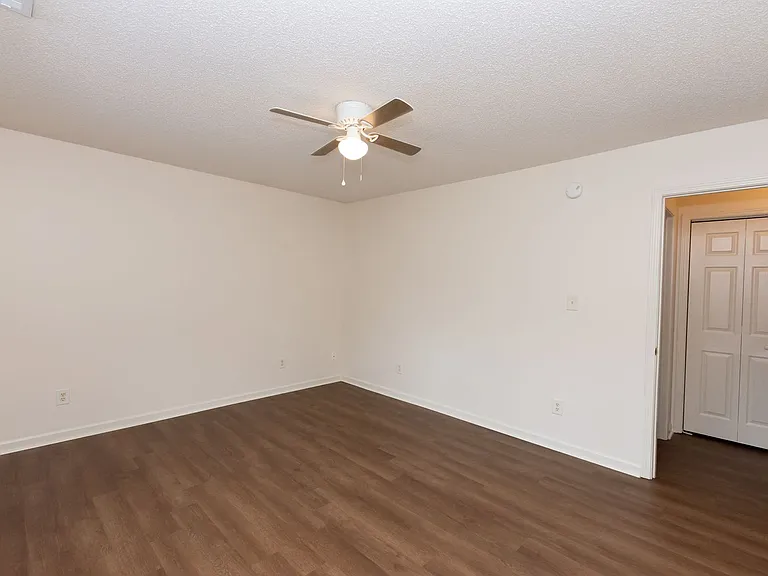 241 Lakewood Dr — Photo 23