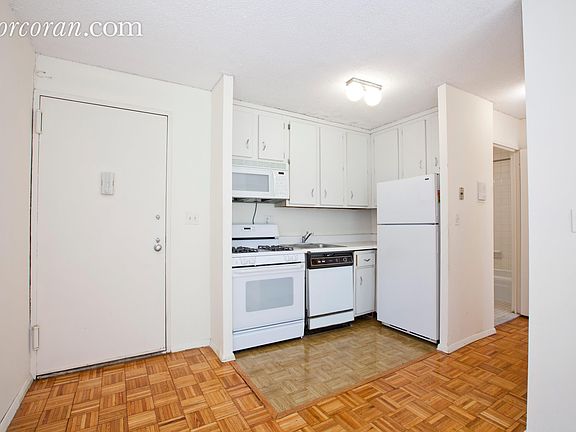 3rd image of 353 E 72nd St APT 5B