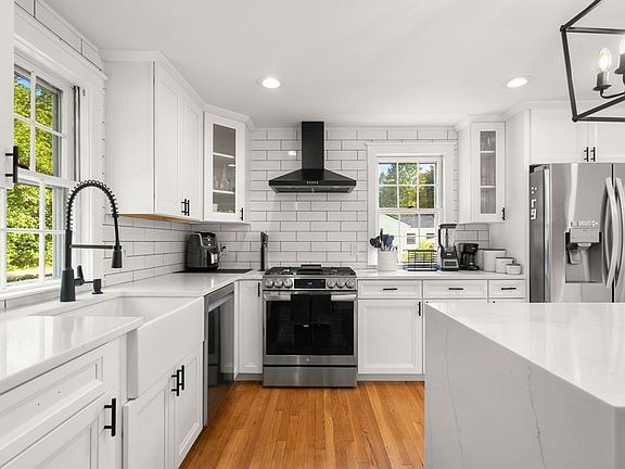 5th image of 692 Winter St
