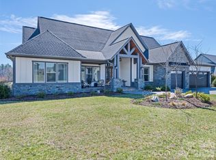 717 Daniel Circle Dr, Mills River, NC 28759