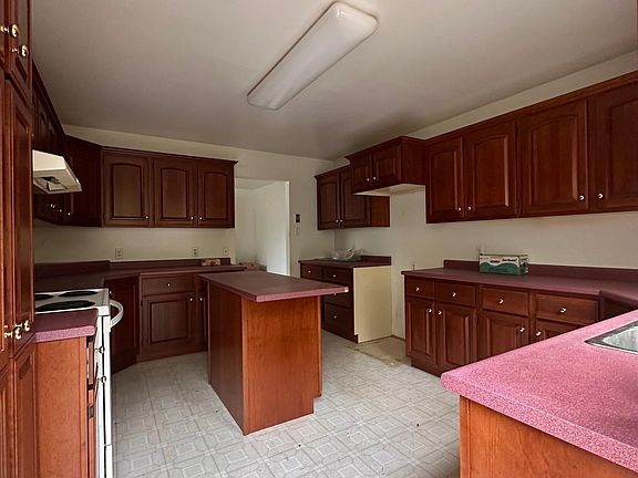 2nd image of 282 Croft Rd