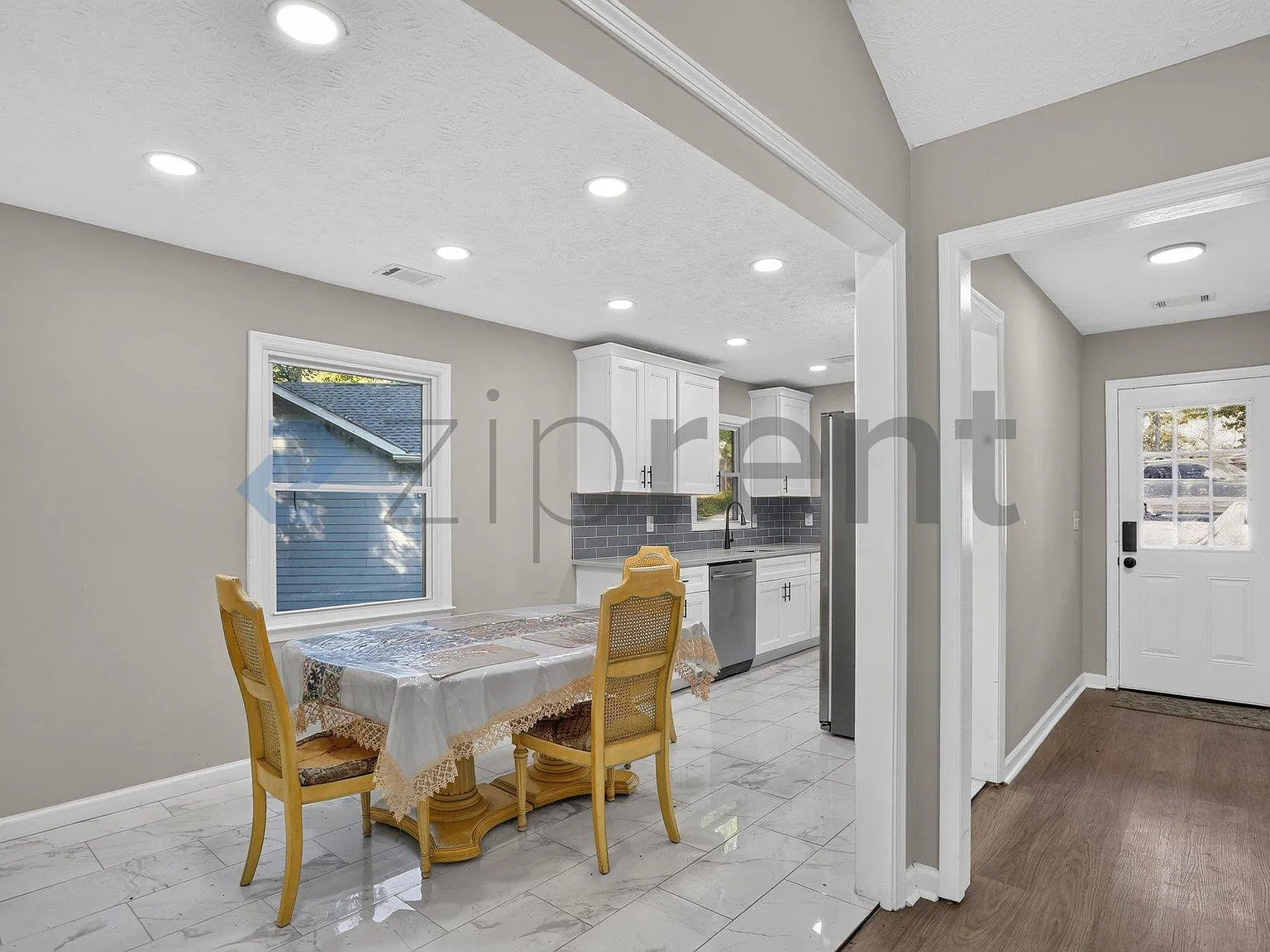 4 bed, 1948 sqft, $2,900 — Photo 4