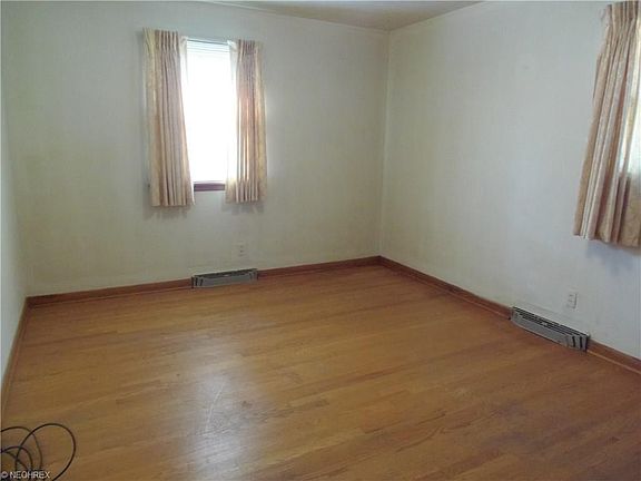 5th image of 1655 Lancaster Dr