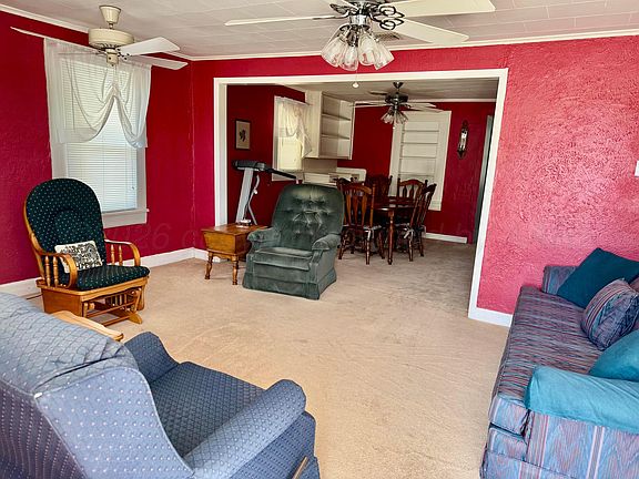 4th image of 915 Ash St