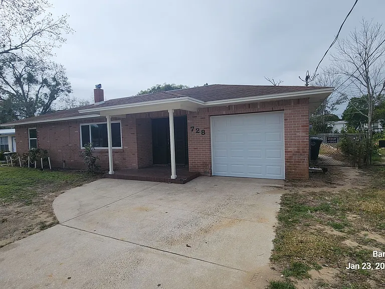 728 Essex Rd — Photo 2