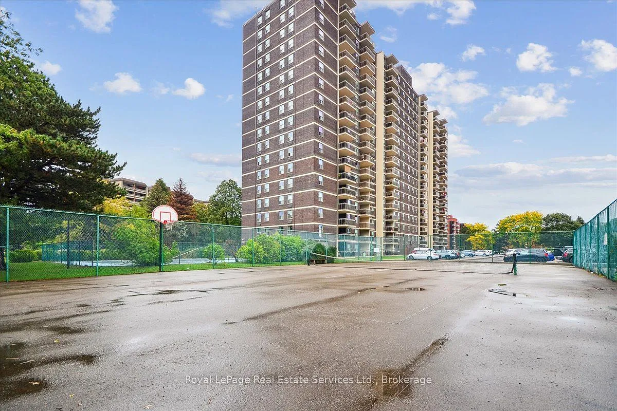 3 bed, $2,950 — Photo 1
