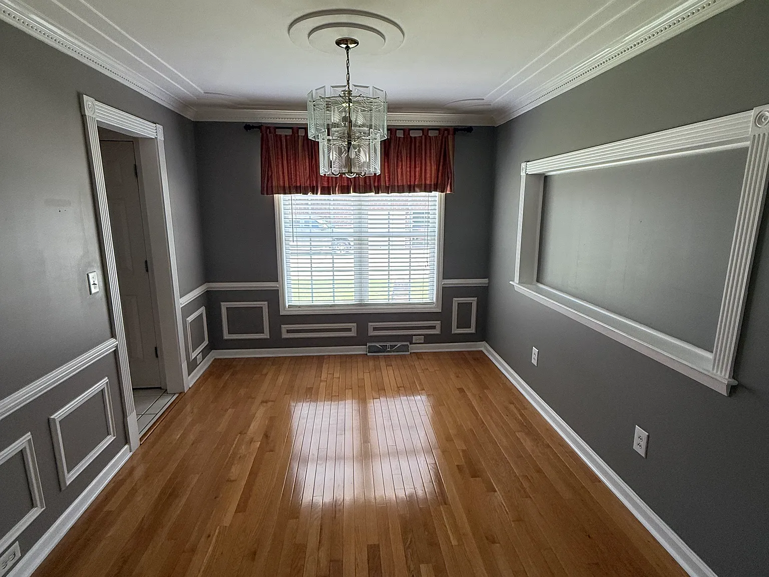 4 bed, 2.5 bath, 2600 sqft, $2,650 — Photo 3