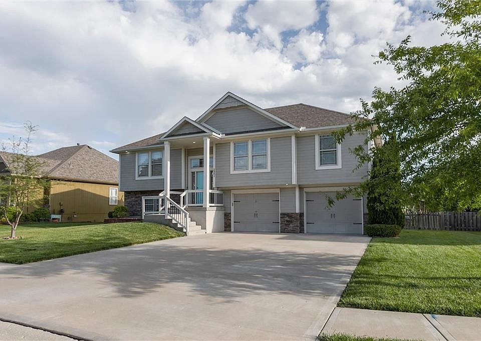 1st image of 2301 NE Treetop Dr