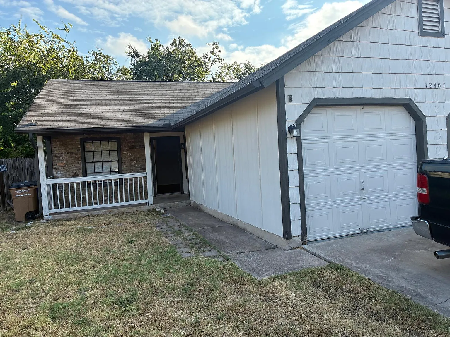 2 bed, 1.0 bath, 881 sqft, $1,295 — Photo 1