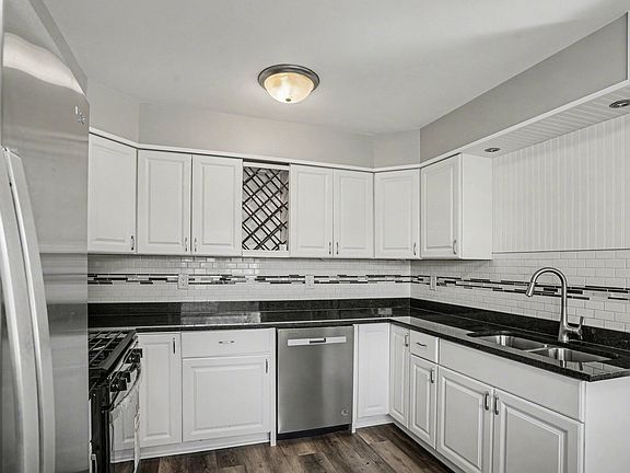 4th image of 3041 Hopkins St