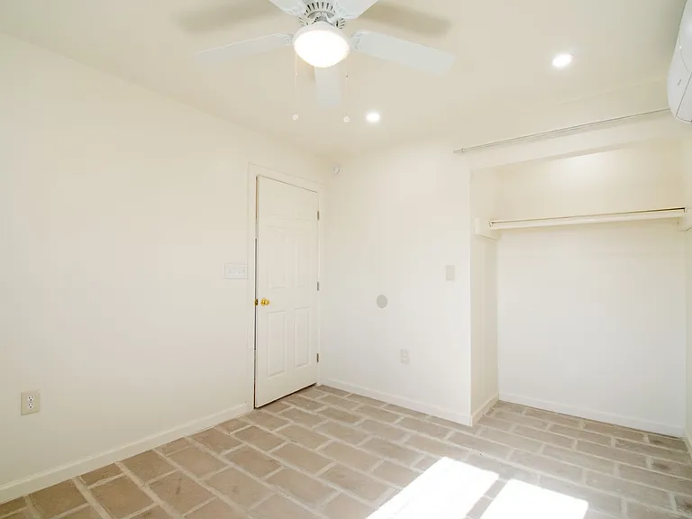 1921 N Park Ave — Photo 9