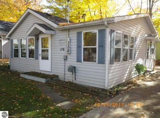 176 Clinton Ave, CRYSTAL, MI 48818